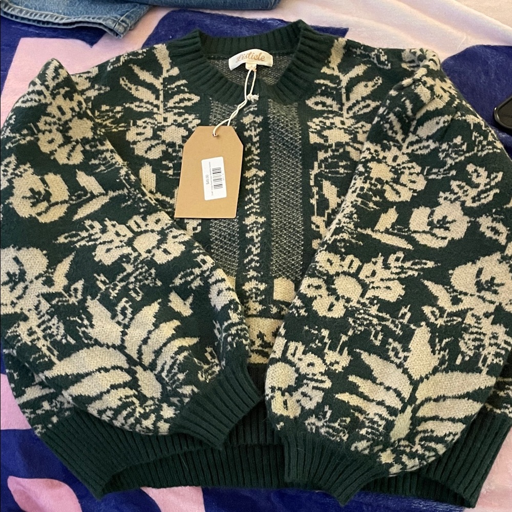 Listicle Green and Cream Floral Sweater